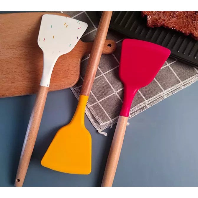 Spatula Silikon Gagang Kayu 32Cm / Sutil Masak Untuk Goreng Tumis Tahan Panas Anti Baret / Silicone Spatula With Wooden Handle / Sodet Kayu Teflon Peralatan Memasak Anti Lengket Recommended Rekomen Alat masak Peralatan Perlengkapan Dapur Warna Pastel