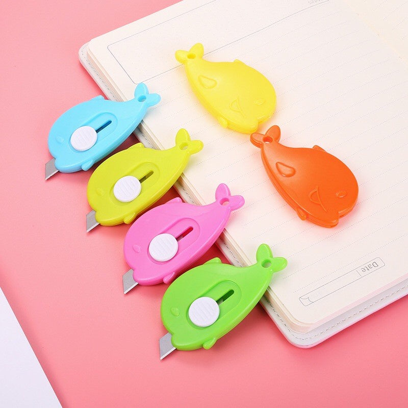 Pisau Cutter Mini Model Awan & Dolphin Alat Bantu Potong Kertas Plastik Unboxing Paket Perlengkapan ATK Sekolah Travel Size Cloud Shape Sliding Knife Kater Kecil Lucu Cuter