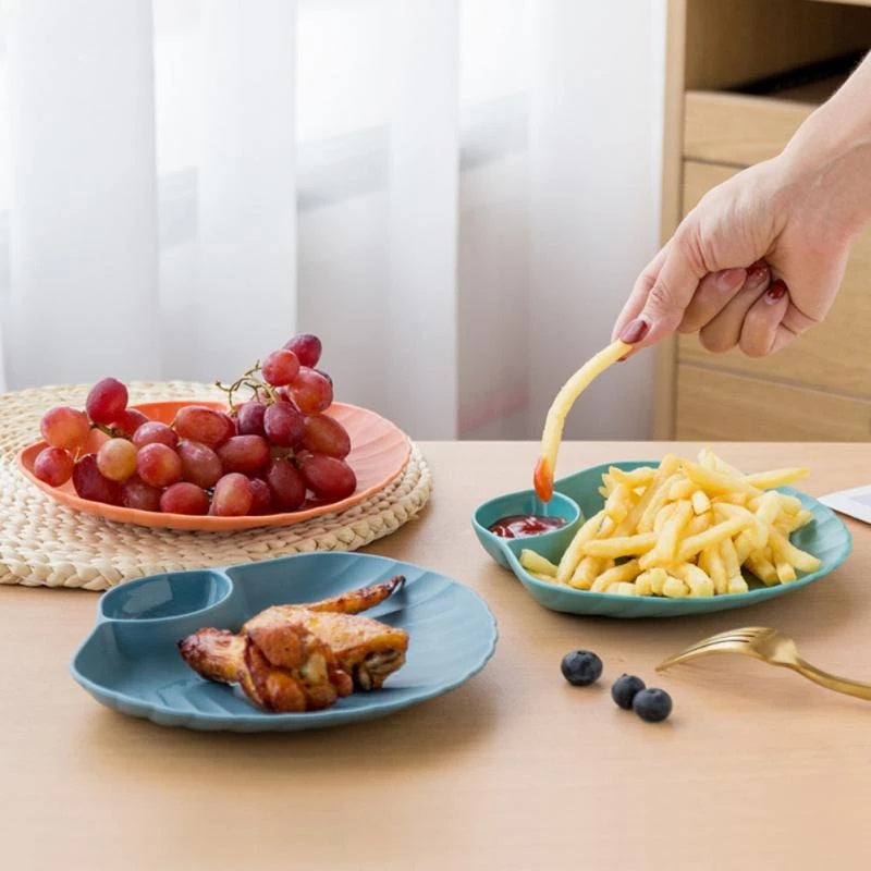 Piring Plastik Model Kerang 2In1 Dengan Sekat Pemisah Saos BPA Free / Wadah Tempat Makanan Snack Bentuk Cangkang Kerang Ada Tempat Kecap Saus Sambal Shell Shaped Plate Unik Lucu Alat Dapur Serbaguna