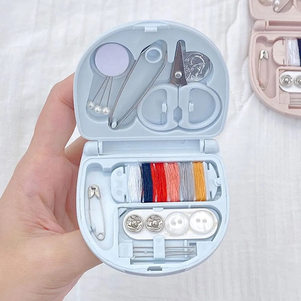 Sewing Kit Travel Mini / Alat Peralatan Menjahit Benang Jarum Peniti Meteran Gunting Kecil Mini Pinset Baju Kain Kancing Jarum Pentul / Set Alat Perlengkapan Jahit Mini Travelling Multifungsi