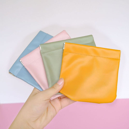 Pouch Travel Mini Kulit Premium - Dompet Kecil Penutup Magnet Tempat Make Up Kosmetik Koin Card Holder Kunci Headset Peralatan Sekolah Kantor Aksesoris Serbaguna / Kotak Penyimpanan Travelling Waterproof Tahan Anti Air Souvenir Pernikahan Wedding