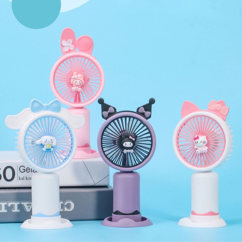 Kipas Angin Genggam Tangan Motif Sanrio + Stand Penyangga HP / Handy Mini Fan Portable Rechargeable Elektrik / Kipas Pendingin Karakter Lucu Travel Size Untuk Kantor Sekolah Travelling Outdoor Konser Piknik Pantai Jogging Jalan Luar Ruangan Serbaguna