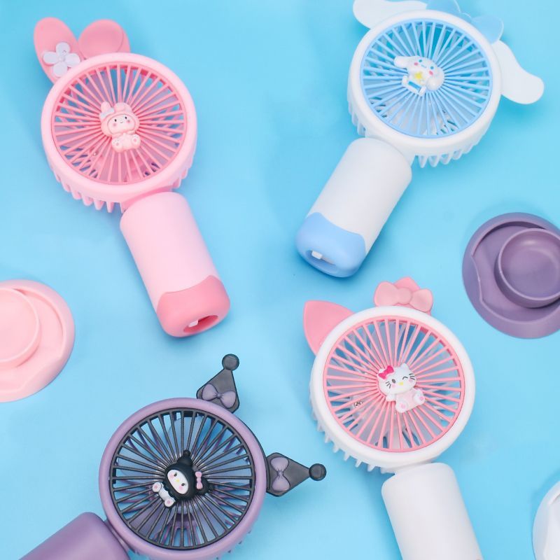 Kipas Angin Genggam Tangan Motif Sanrio + Stand Penyangga HP / Handy Mini Fan Portable Rechargeable Elektrik / Kipas Pendingin Karakter Lucu Travel Size Untuk Kantor Sekolah Travelling Outdoor Konser Piknik Pantai Jogging Jalan Luar Ruangan Serbaguna