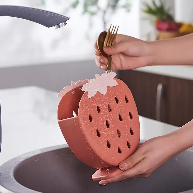 Tempat Sendok Garpu Sumpit Dengan Tirisan Motif Strawberry / Cutlery Drainer Wadah Penyimpanan Cucian Peralatan Dapur Gunting Pisau Spatula Centong Sikat Gigi Serbaguna / Wadah Rak Plastik Pengering Alat Makan Bentuk Buah Stroberi Lucu Pulpen Pensil Case