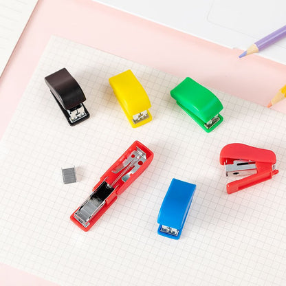 Stapler Mini Free Refill - Steples Cekrekan Penjilid Buku Kertas Bungkus Makanan Dengan Isi Serbaguna / Staples Keychain Hiasan Gantungan Kunci Tas Warna-warni / Perlengkapan Alat Tulis Sekolah Kantor Unik Lucu Untuk Souvenir Pernikahan Multifungsi