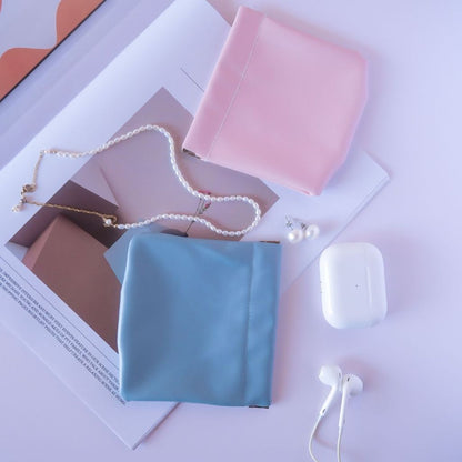 Pouch Travel Mini Kulit Premium - Dompet Kecil Penutup Magnet Tempat Make Up Kosmetik Koin Card Holder Kunci Headset Peralatan Sekolah Kantor Aksesoris Serbaguna / Kotak Penyimpanan Travelling Waterproof Tahan Anti Air Souvenir Pernikahan Wedding