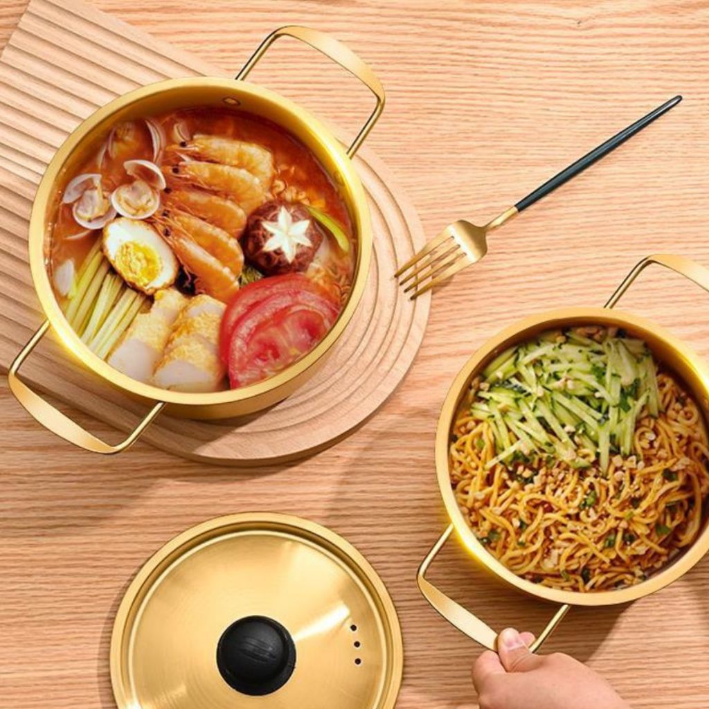 Panci Ramyun Korea Gold 18cm / Wajan Rebus Memasak Mie Ramen Ramyeon Samyang Hot Pot Soup Shabu Seafood Steamboat Bubur Sayur / Korean Noodle Pot Bahan Stainless Steel Anti Karat / Tempat Memasak Ala Jepan Dengan Tutup Praktis Anti Lengket Multifungsi