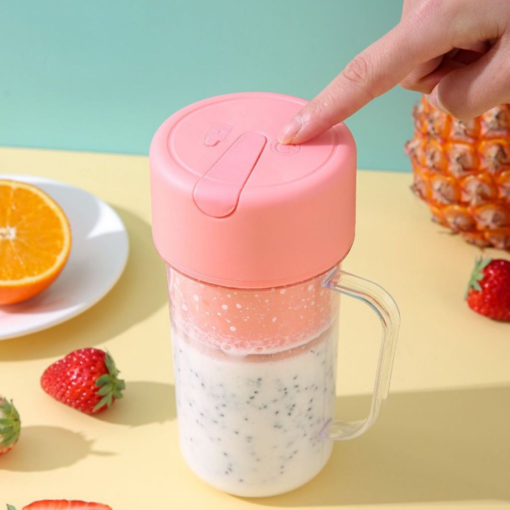 Blender Portable Mini Free Sedotan Silicone / Botol Alat Pembuat Minuman Jus Buah Sayur Elektrik Tanpa Colok Listrik / Juicer Cup 6 Mata Pisau Rechargeable / Gelas Gagang Penggiling Juice 340ml Praktis Travel Bottle Size Kantor Olahraga Kuliah Multifungsi